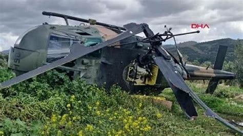 İzmirde Askeri Helikopter Acil İniş Yaptı